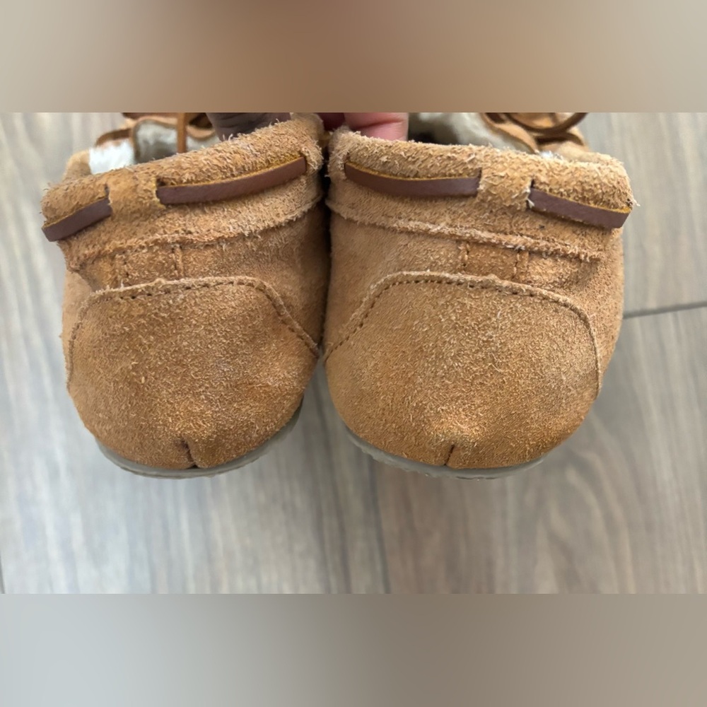 Minnetonka Slippers Size 10 - Picture 4 of 7
